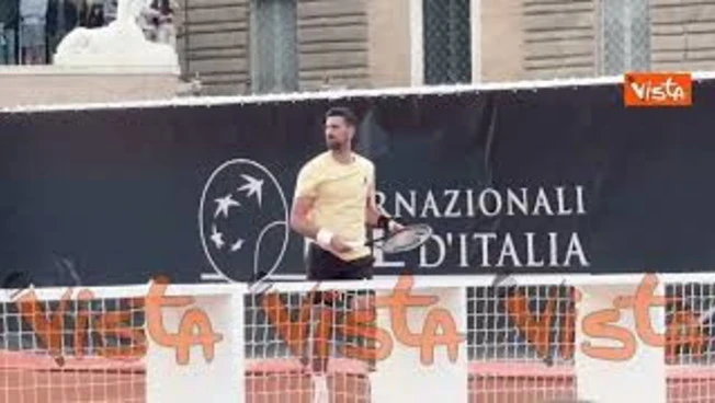 Djokovic a Piazzale Flaminio per allenamento in vista degli Internazionali di Roma