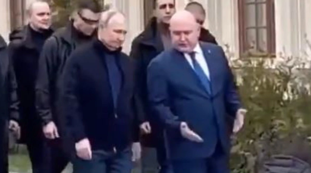 Vladimir Putin, mandato d'arresto? E lui vola in Crimea