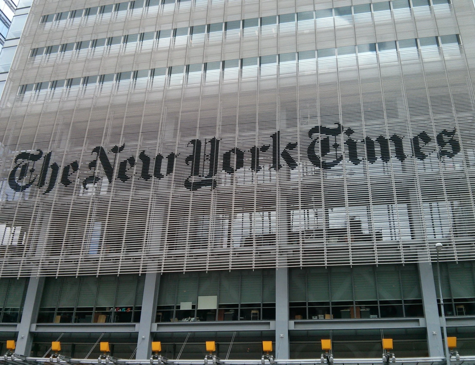 New York Times, esplode lo scandalo: "Discriminato perché uomo bianco", chi assumono al suo posto
