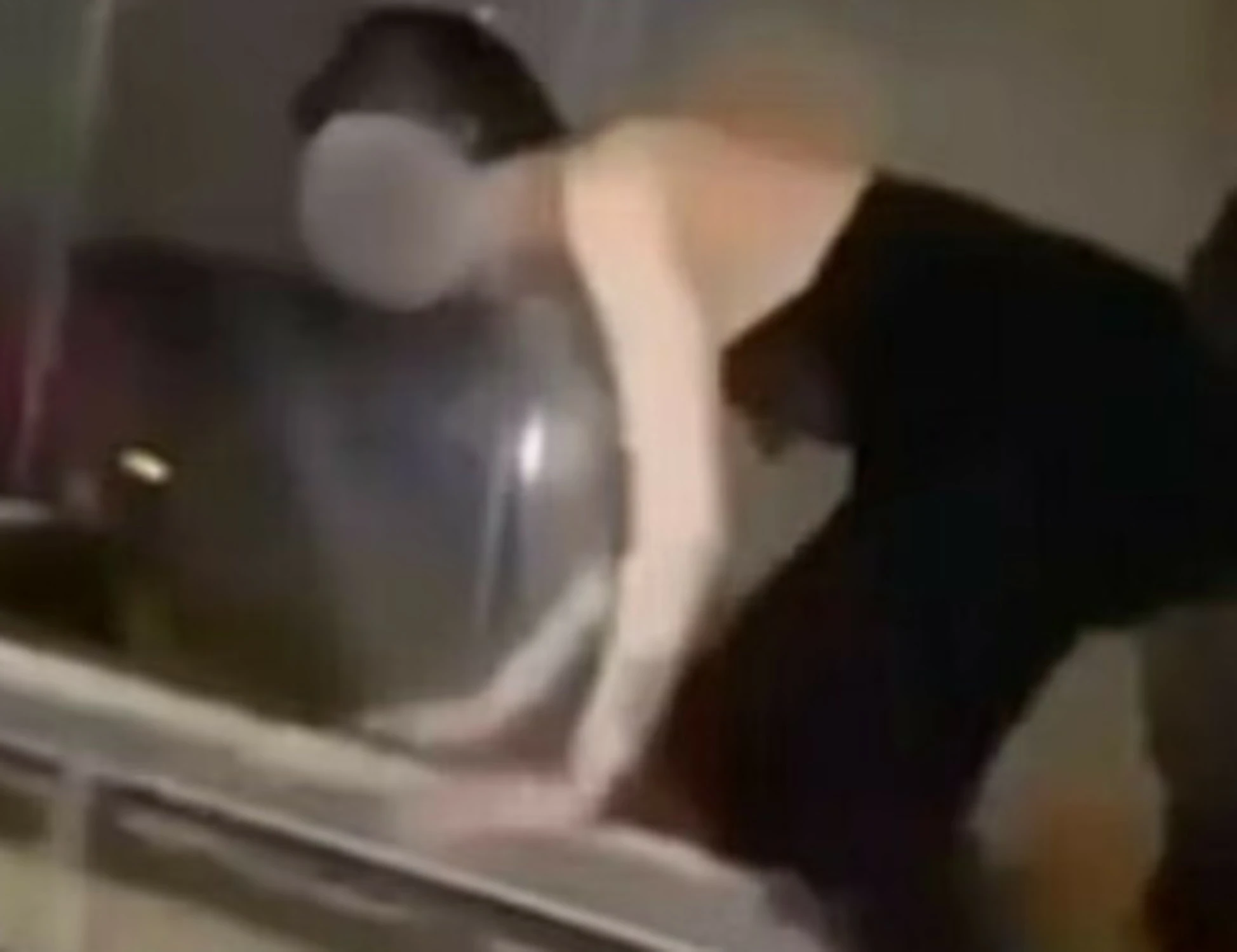 Crans-Montana, la lettera e il dramma di Mèlanie: "Non vivo più"