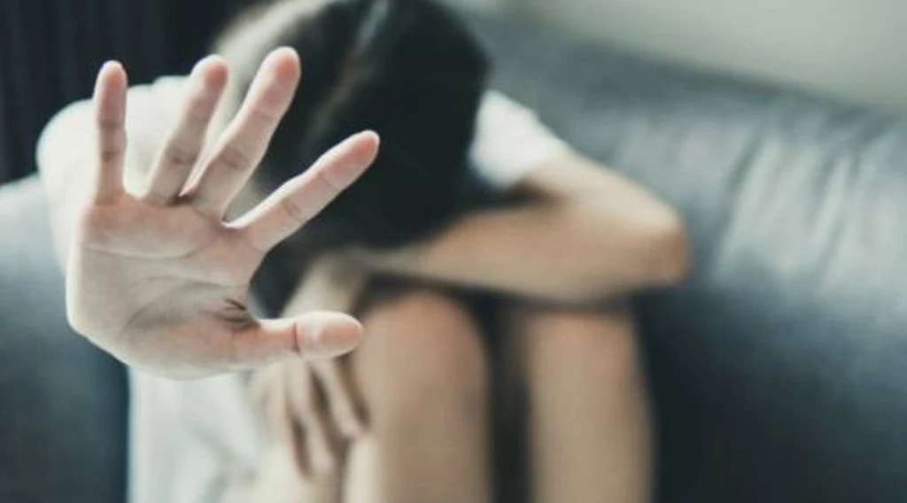 Toscana, minorenni drogano 12enni e filmano l'orgia: indagine per violenza