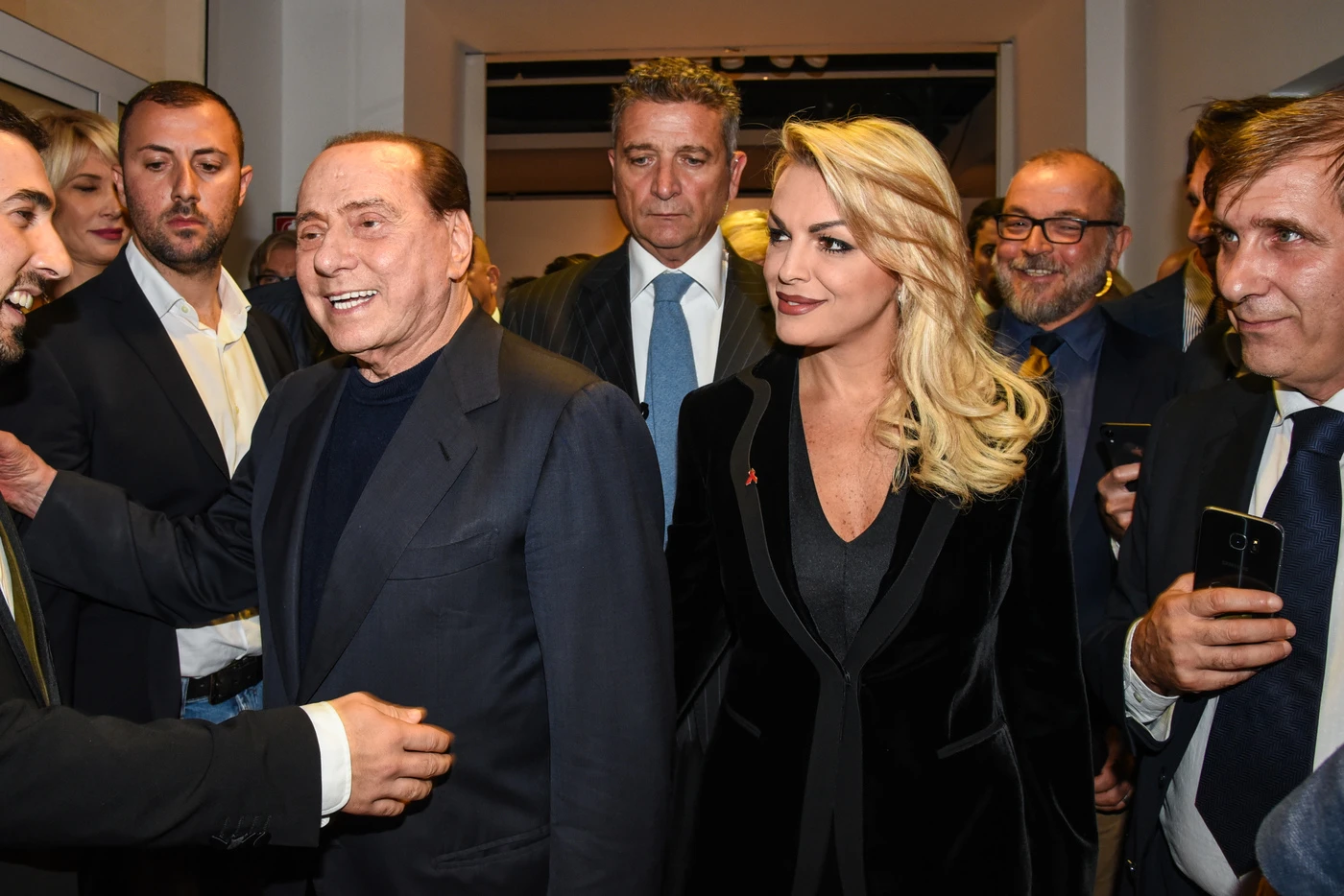 Francesca Pascale corre da sola. Forza Italia affonda, lei registra la sua associazione: scende in campo