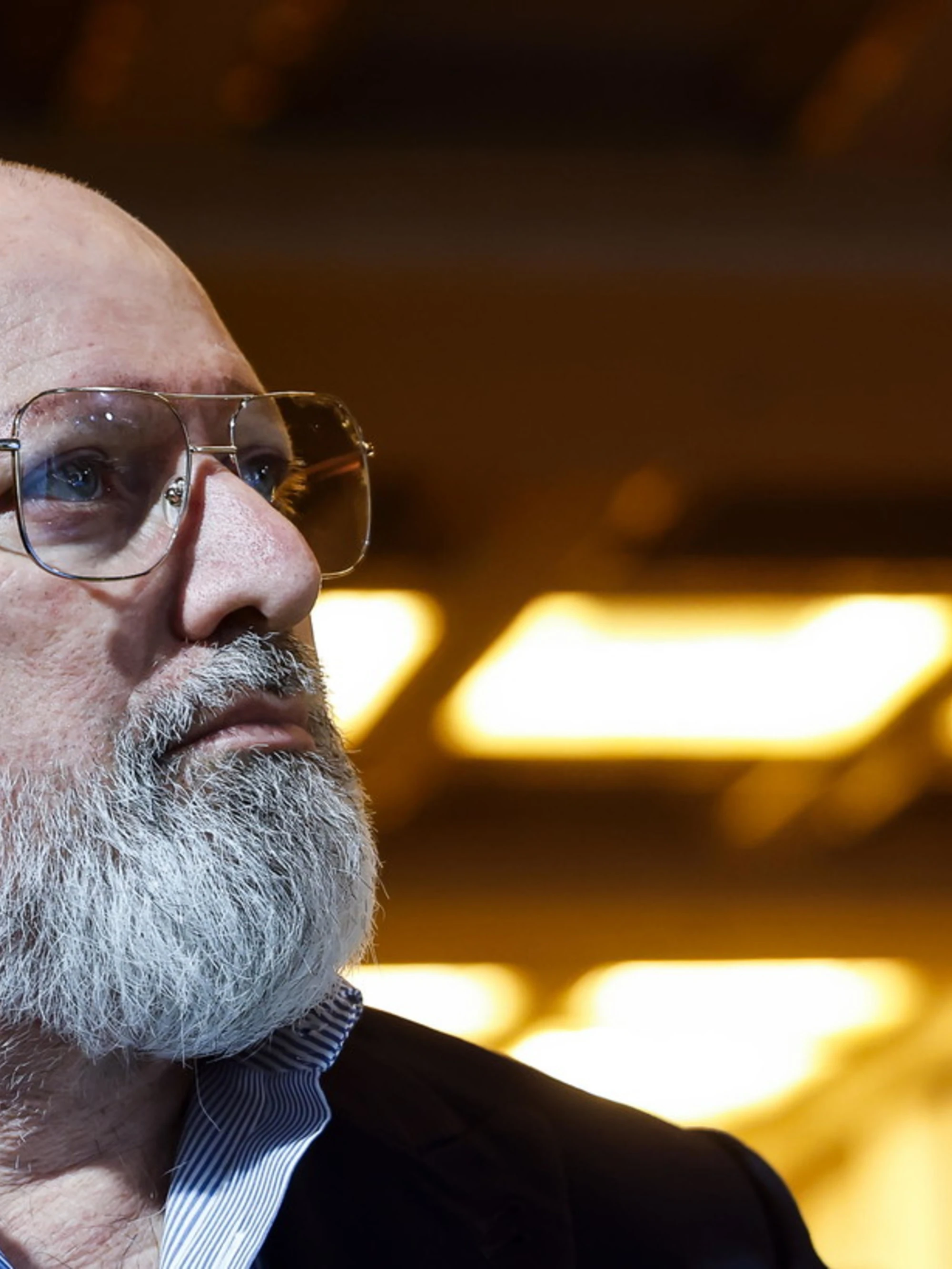 Il post di Bonaccini sui social è un caso: bufera-Pd
