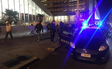 Roma, la gang che massacra a caso? 57enne in fin di vita, subito dopo il rider