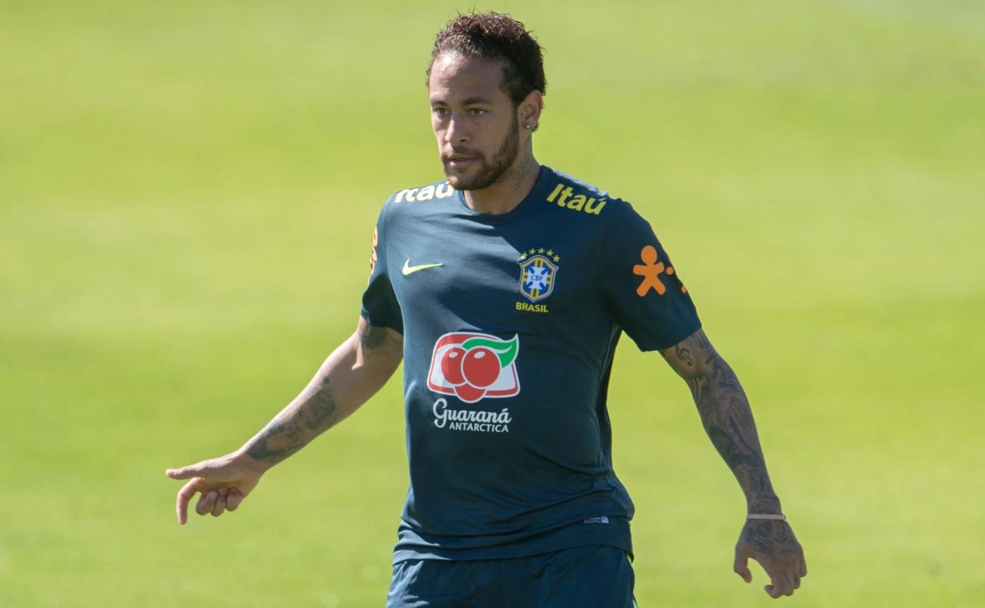 Neymar accusato di stupro, si difende pubblicando delle chat: il fenomeno del Psg in grossi guai