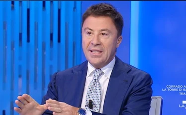 Otto e mezzo, Italo Bocchino zittisce Travaglio: "5 italiani, 25 stranieri"