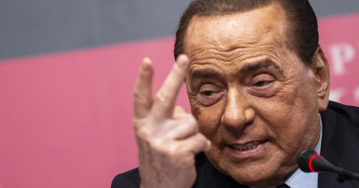 Coronavirus, Silvio Berlusconi smonta Matteo Renzi senza citarlo: "Riaprire tutto? Bisogna essere responsabili"