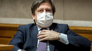 Pierpaolo Sileri, il sospetto che emerge dall'inchiesta sul Covid: "Lo strano stop ai tamponi, c'è la sua firma"