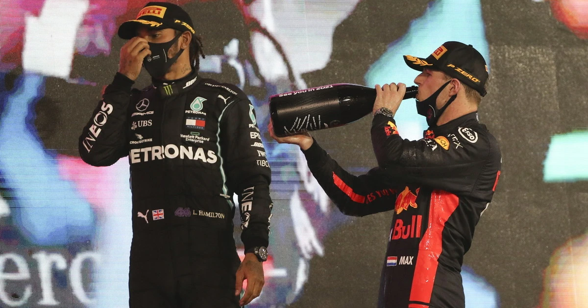 Formula 1, al Gp di Abu Dhabi trionfa Max Verstappen su Valtteri Bottas. Terzo Lewis Hamilton. Male le Ferrari