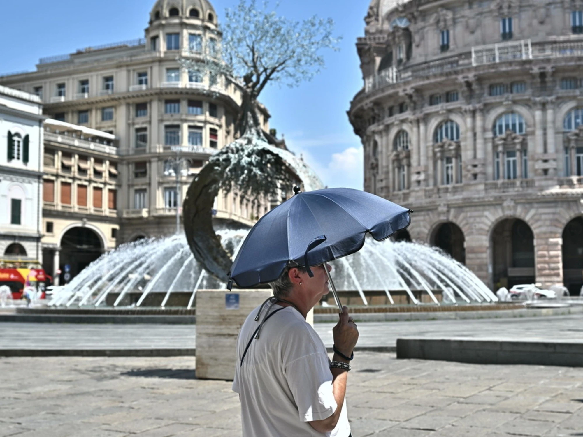 Meteo, caldo-killer: Genova sotto choc, come sono morte due persone