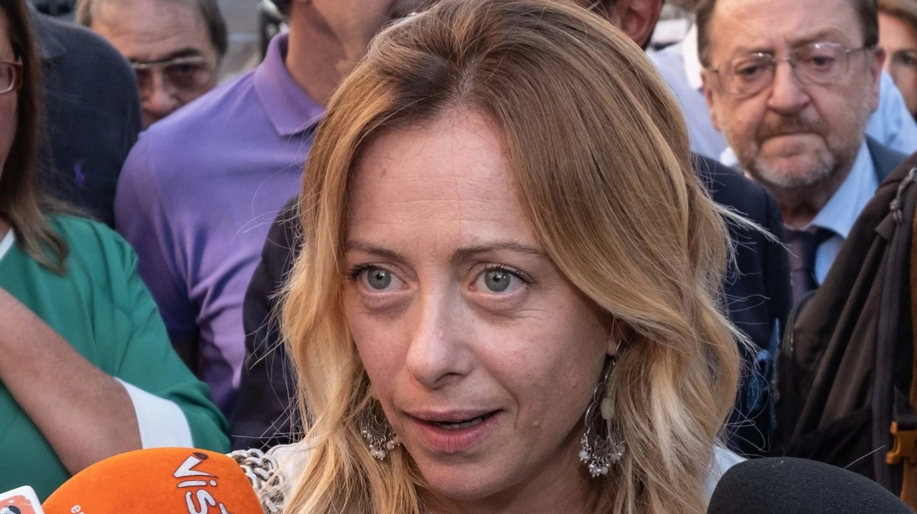Giorgia Meloni da applausi: la lezione brutale ai sinistri