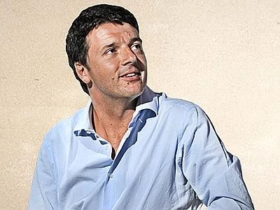 Tanti sindaci, qualche vecchia volpe e pochi vip nell'Assemblea era Renzi