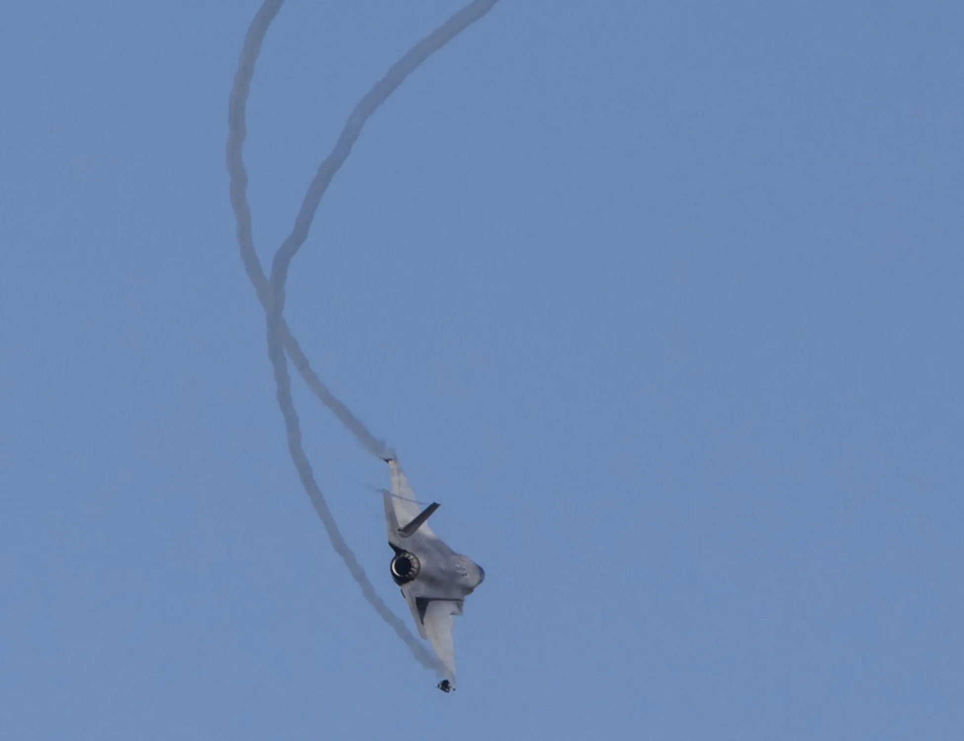 Leggi l'articolo: "Colpito l'elicottero che cercava il pilota". Ma gli Usa lo salvano: "Adesso è con noi"