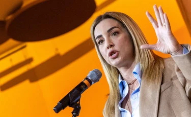 Silvia Salis e gli antifascisti estremisti: la deriva alla "Ilaria Salis" del sindaco