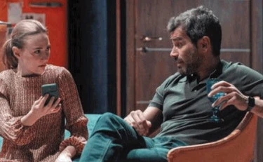 Segreti, misteri e tradimenti: l'amore ai tempi del cloud