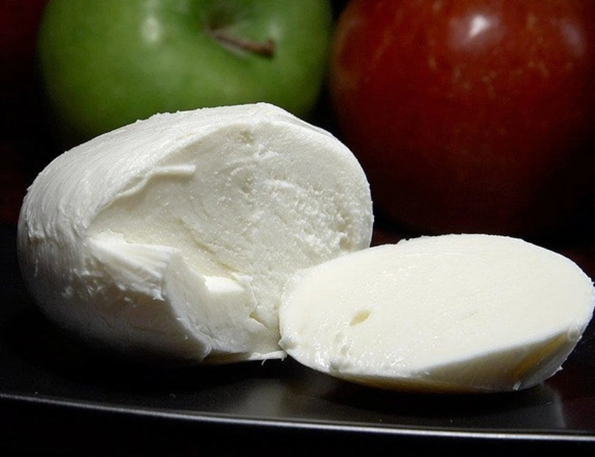 Mozzarella, 5 lotti ritirati in tre supermercati: "Cosa c'era dentro"