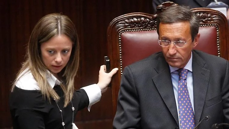 L'attacco feroce di Fini alla Meloni: "Giorgia? La mascotte di..."