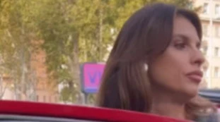 Elisabetta Canalis, insulto volgare mentre esce dall'auto: lei reagisce così