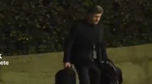 Mazzarri beccato così: il pullman del Napoli parte senza di lui
