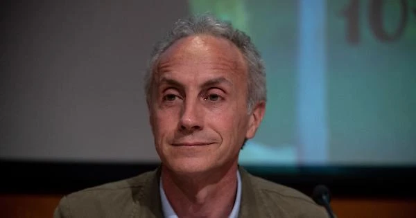 Soldatino Travaglio e l'editoriale tutto da ridere: "Chi si deve vergognare", a cosa si riduce per difendere la Raggi