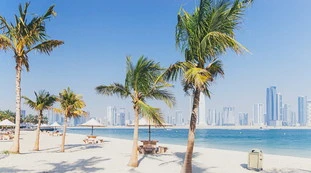 Dubai, sole mare e vaccino: con 4mila euro è possibile saltare la fila e immunizzarsi, ecco come
