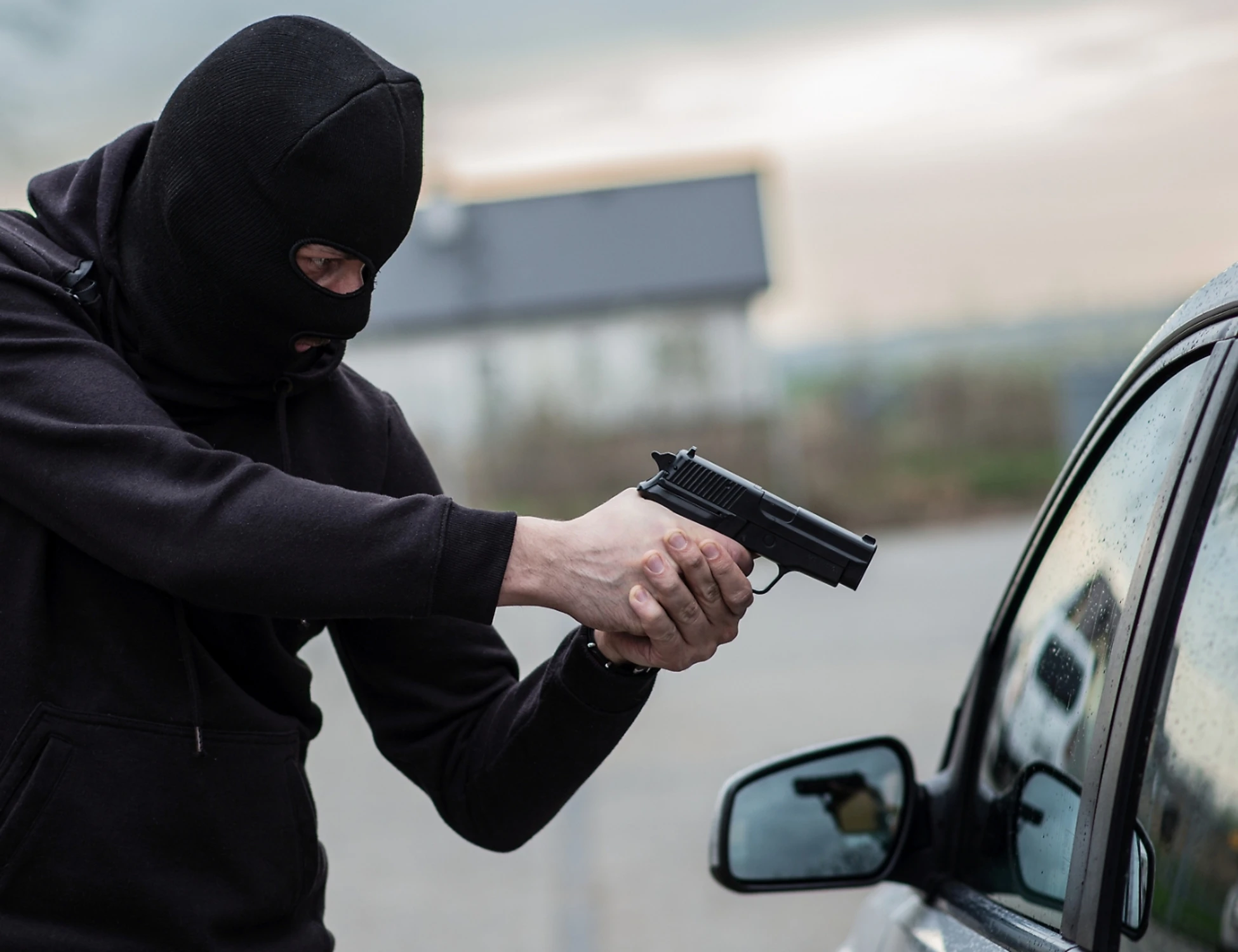 Roma, ladri "strangolatori": così fanno quasi svenire le vittime e poi le derubano