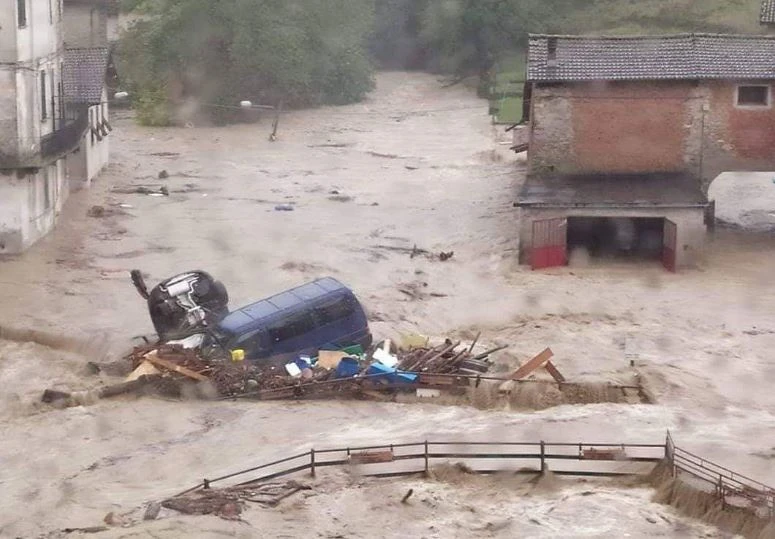 Maltempo, alluvione in provincia di Alessandria: un morto e due dispersi. Crolla una chiesa in Liguria