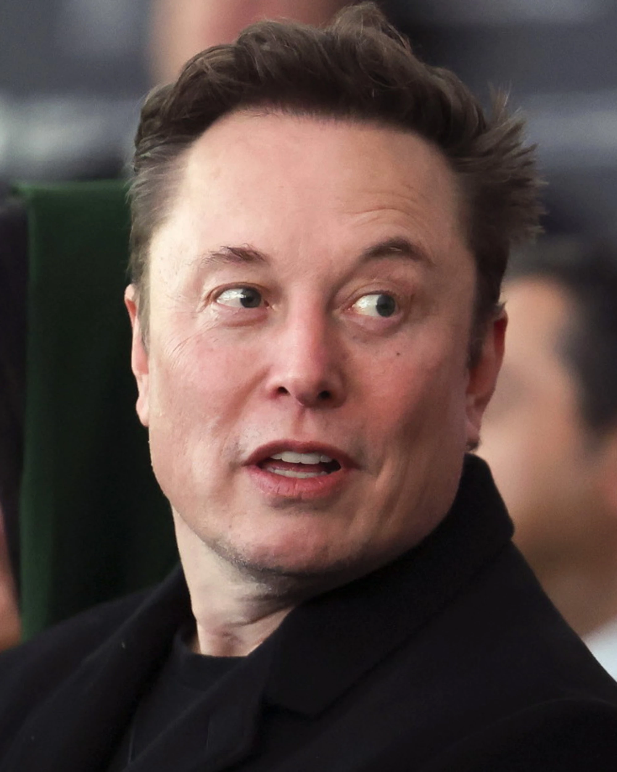 Elon Musk insulta Navarro: "Un cretino", caos alla Casa Bianca