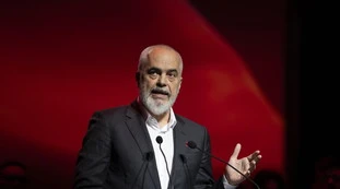 Rama-Repubblica, il caso si ingrossa: "Fake news e fango sull'Italia", insorge FdI