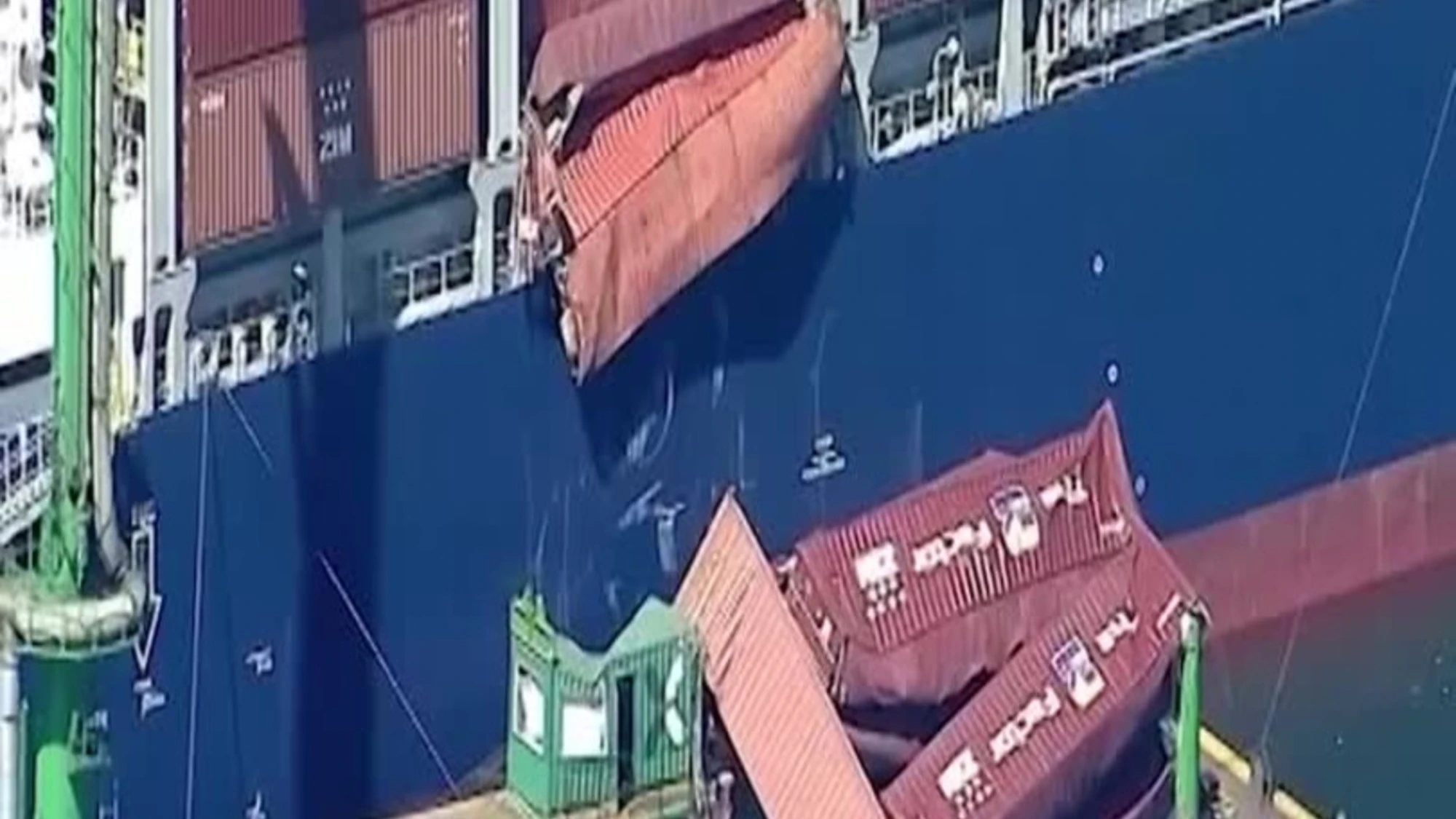 California, oltre 60 container cadono in mare