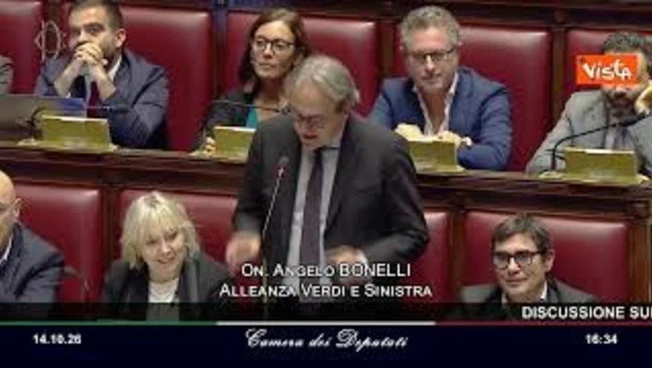 Bonelli a Meloni: "Ride per me? Ah no, la assolvo". Siparietto in Aula alla Camera