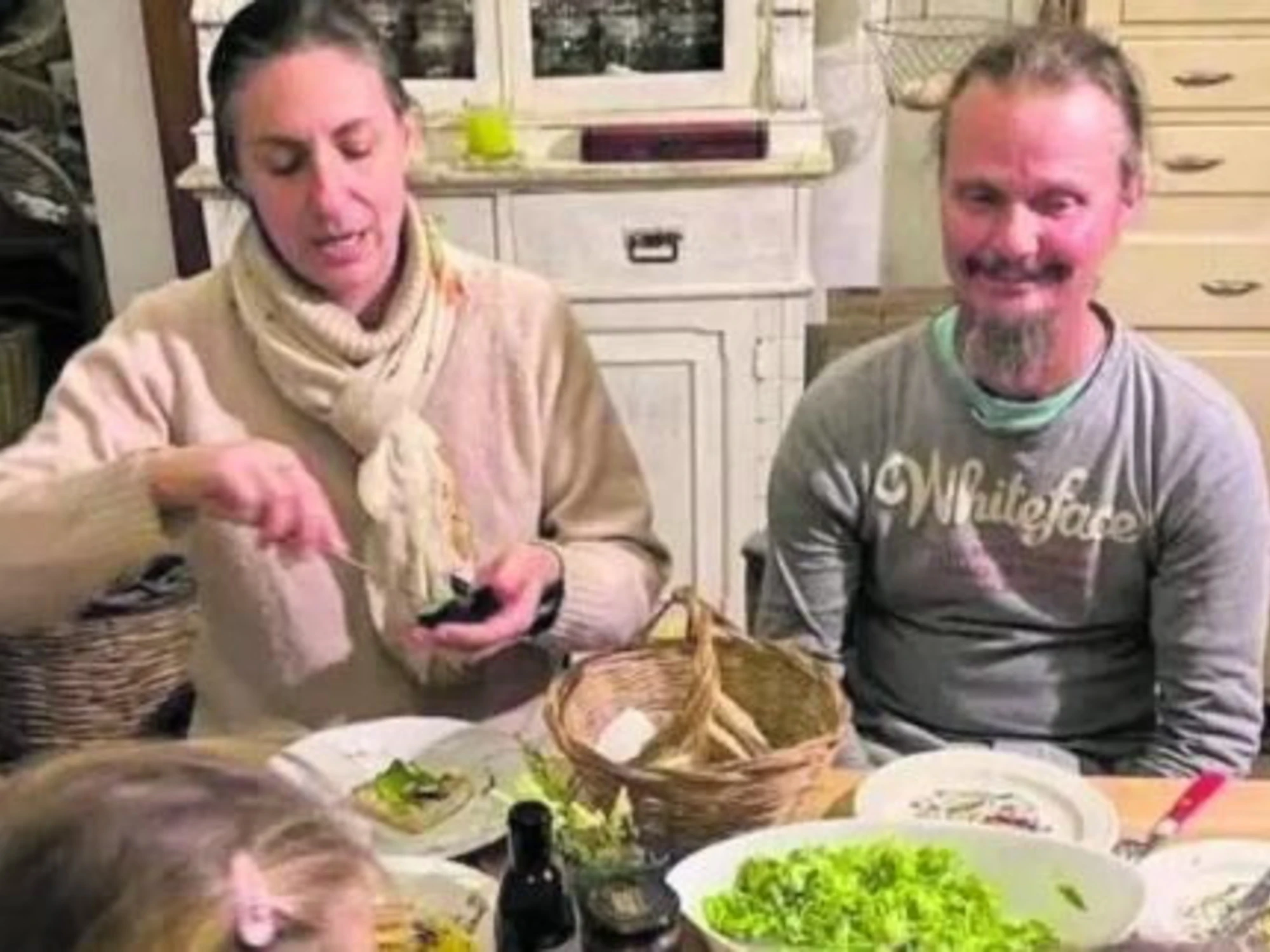 Famiglia nel bosco, lo stato resti fuori dalla casa