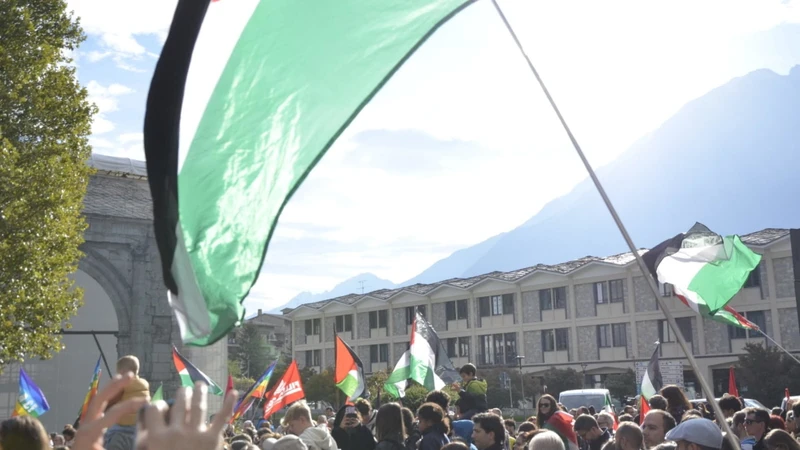 https://media.liberoquotidiano.it/EyNA8o0X_zCTg7ZIEdY-h2uUIErRjMDgtOVOMFemLQU/width:800/quality:90/aW1hZ2VzLzIwMjUvMTAvMDMvMDkxMjU2MjQwLWE5MTcxMTQ0LWE3YWItNDczZS1iYmZjLWQ3MDZjZTk1YWFmMi5qcGc.webp