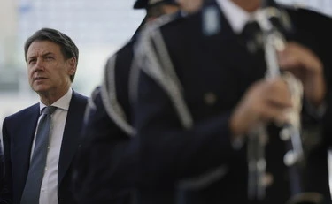 https://media.liberoquotidiano.it/Ez046XsUHfF6iyY7rAvzGrFULqwlXACZ-oi730O8Y5g/width:800/quality:90/aW1hZ2VzLzIwMjYvMTAvMDcvMDY1MDA5MDgzLTI5Y2M0YTgxLWRlNjctNGFiNS1hNjI4LTI3ZTM0MTIyMzViZi5qcGc.webp