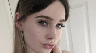 Alexis Healy, "Mi pagano per...". Perversione senza precedenti: il "talento" di questa ragazza 