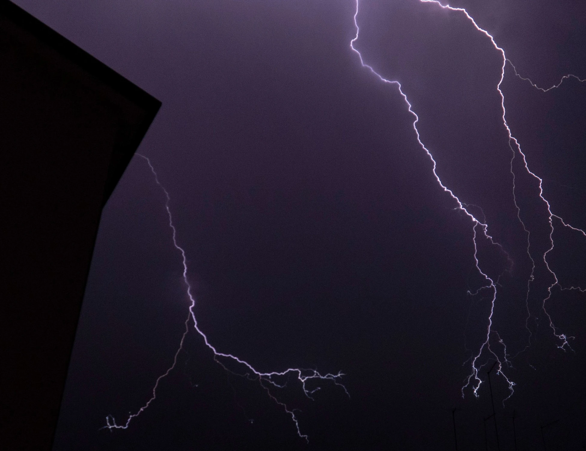 Meteo, Ferragosto di fuoco e poi ribaltone: precipitano le temperature di 10 gradi