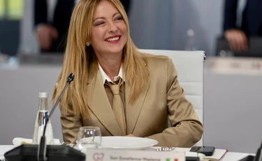 https://media.liberoquotidiano.it/F0gHGoq0B7DlczBAehcxgLNxP5DXf5eA53sqjYp-mKI/width:800/quality:90/aW1hZ2VzLzIwMjYvMDYvMTgvMTAyMDQyMTQ5LTgwMzEyNTBjLTU3N2EtNDQ5OC05NGM0LTQ1OTM4NjNjMDM5OC5qcGc.webp