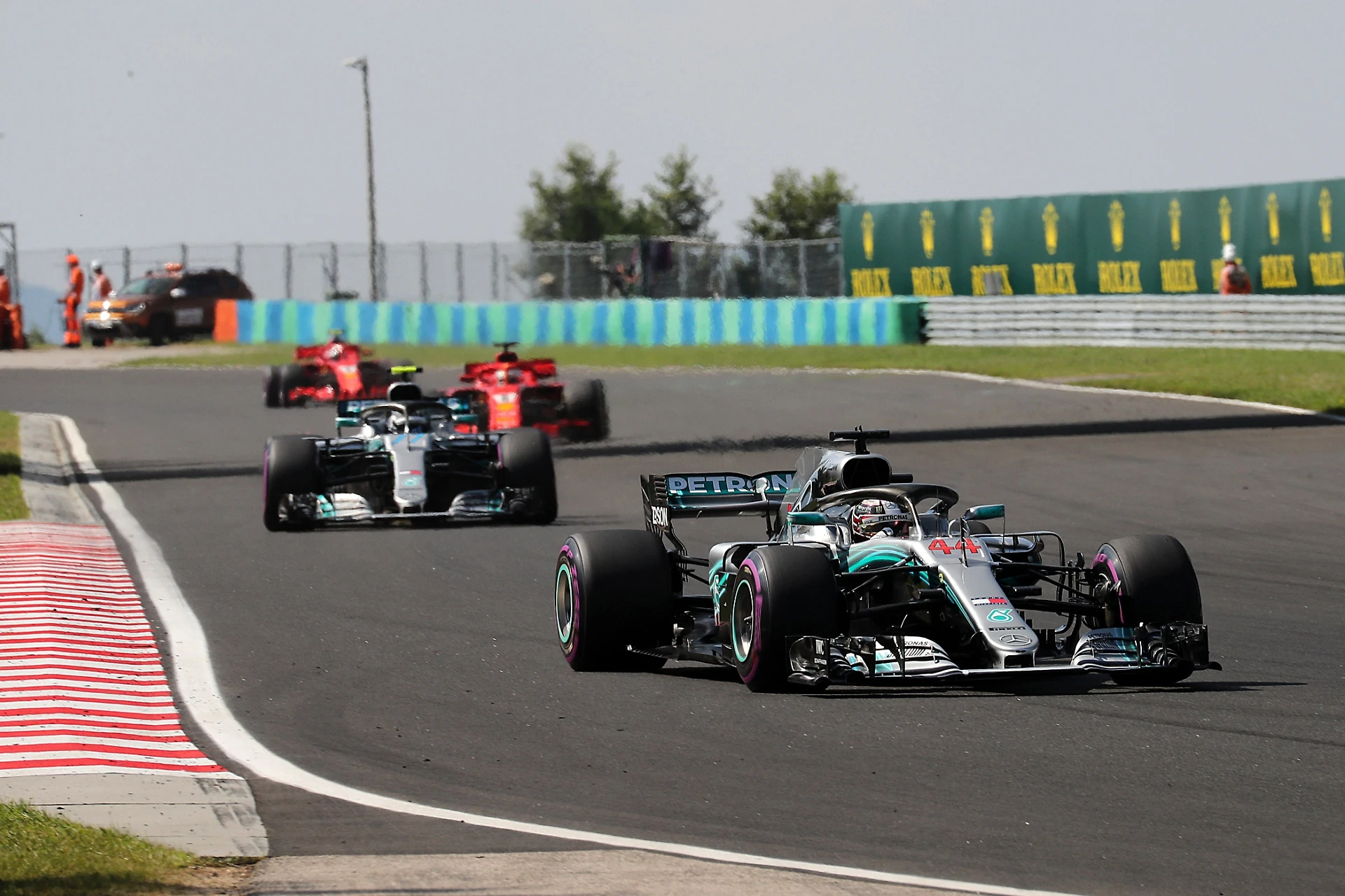 Formula 1, Hamilton l'alieno trionfa in Ungheria: non sbaglia niente, Vettel secondo, Kimi terzo