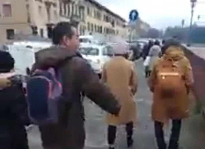 Coronavirus, asiatici insultati e aggrediti a Firenze: "Schifosi, sudici, tossite a casa vostra"
