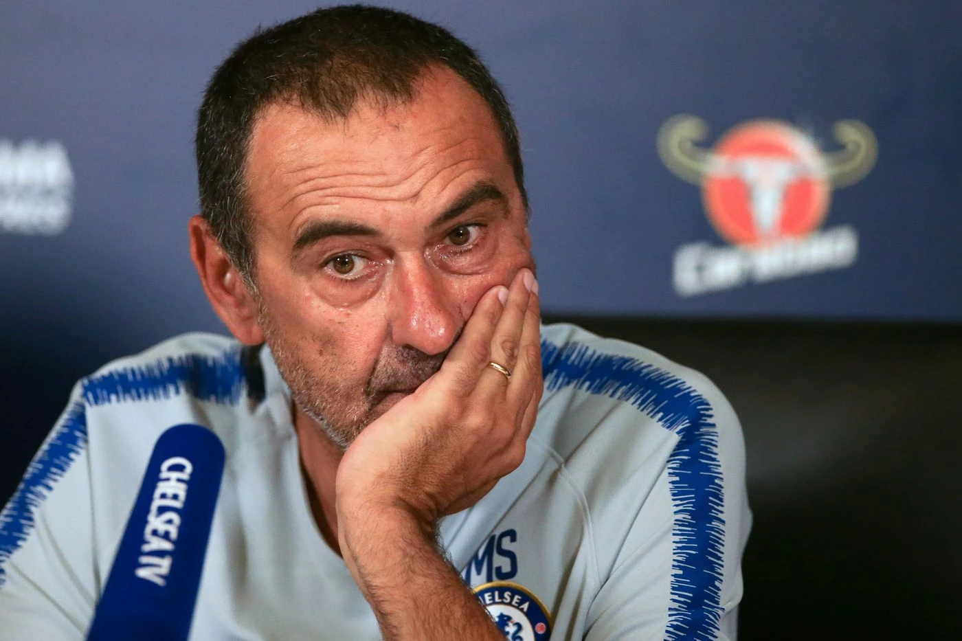 Maurizio Sarri come Massimiliano Allegri: i tifosi juventini non lo vogliono e impazza l'hashtag #SARRIOUT