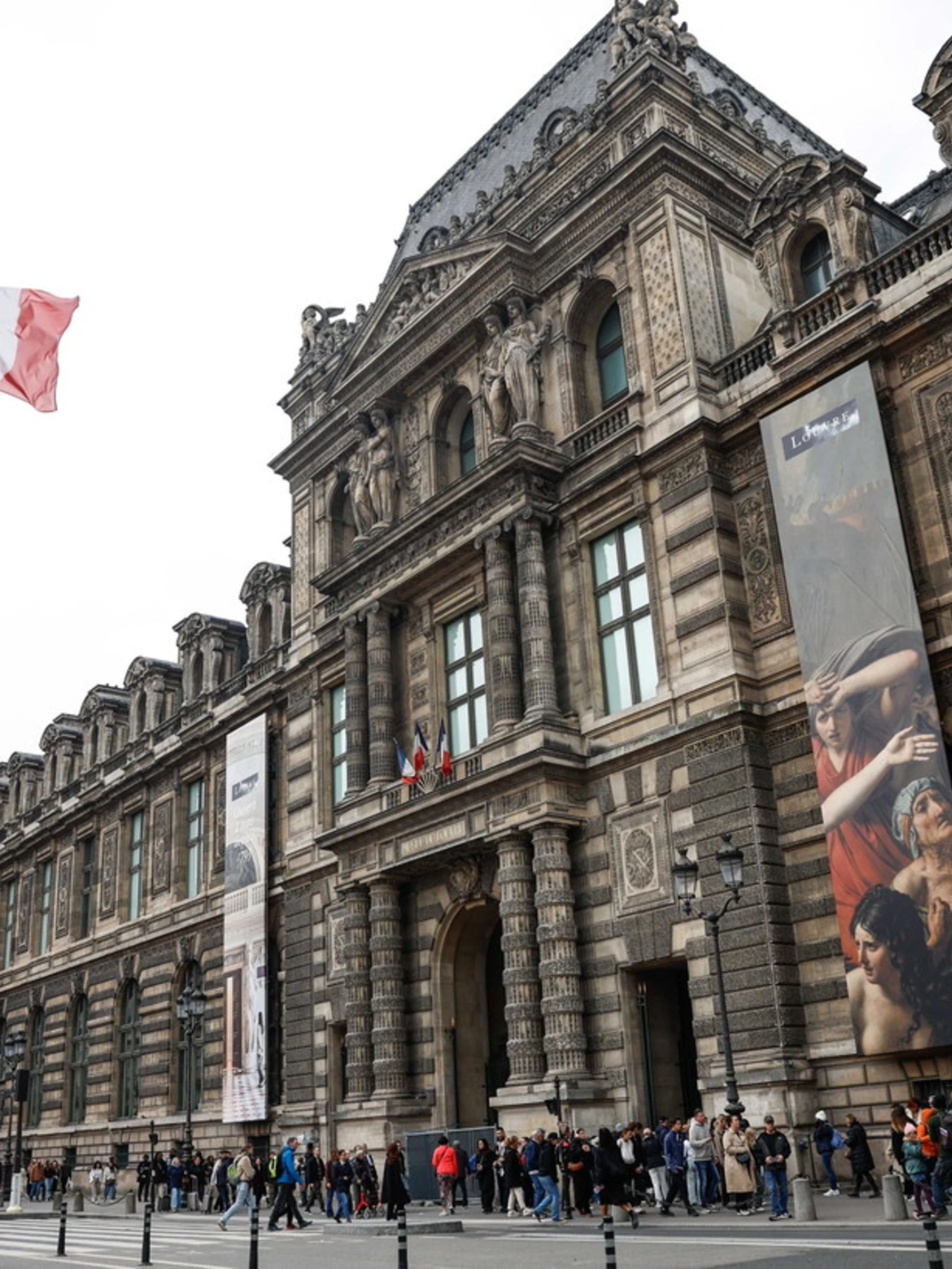 Colpo al Louvre: cambia tutto, cosa hanno perso i ladri