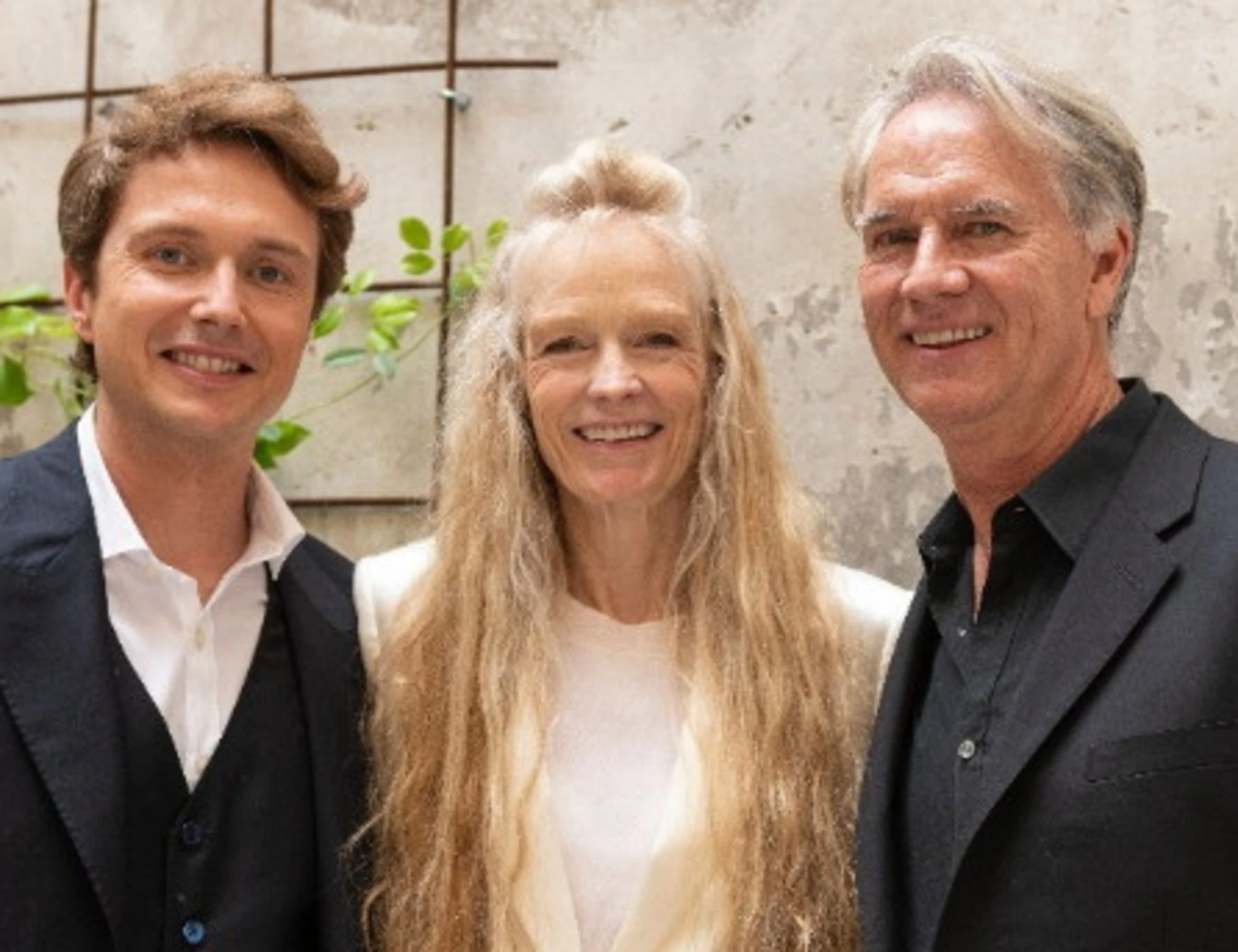 Suzy Amis Cameron sceglie Roma: inaugurato Inside Out Fashion Textiles & Home, hub globale per la sostenibilità nel design e nella moda