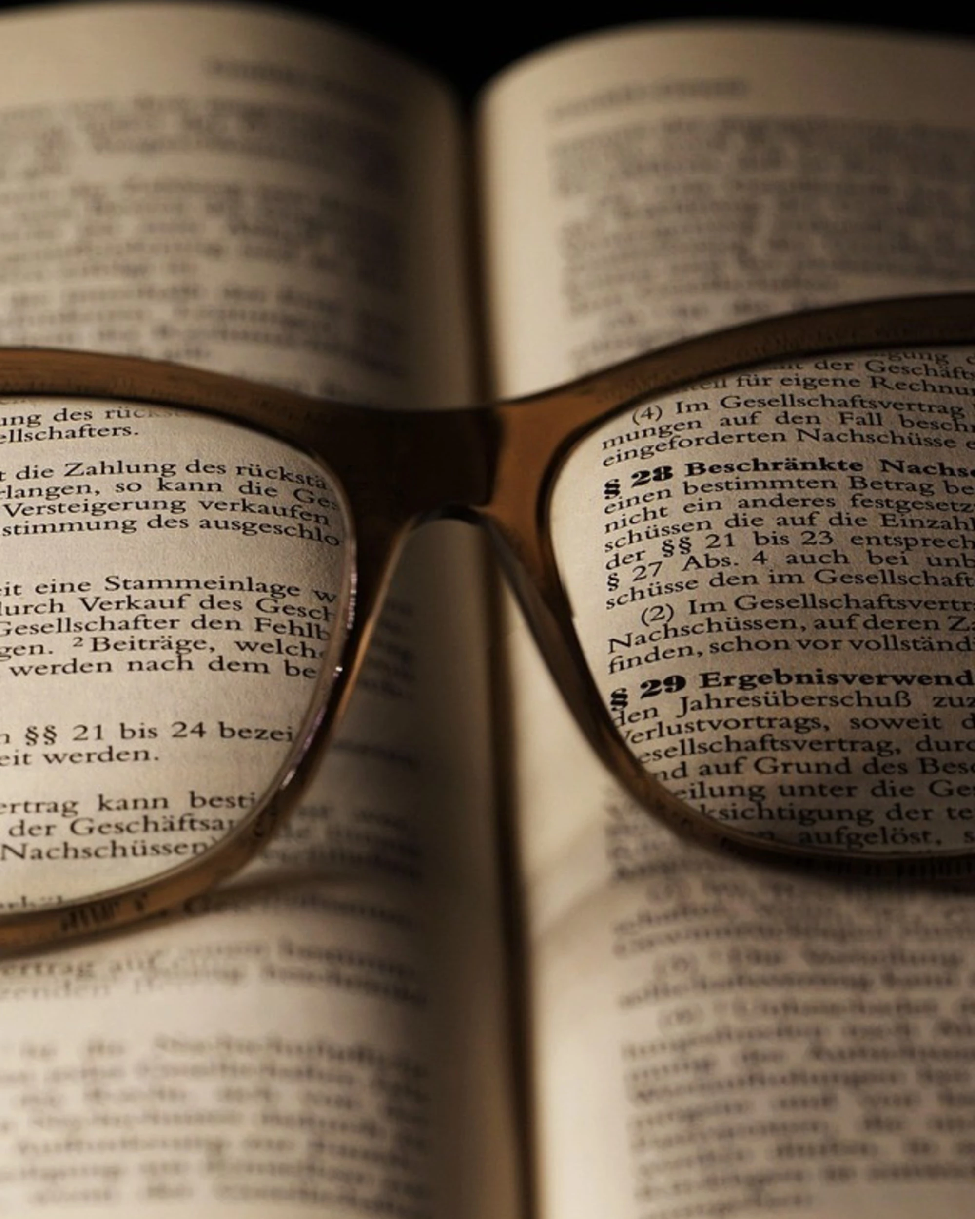 Occhiali da lettura, svolta storica: arriva un collirio anti-presbiopia