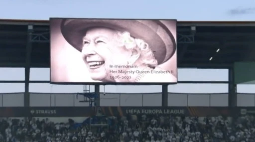 Regina Elisabetta, un minuto di silenzio allo stadio? Finisce malissimo