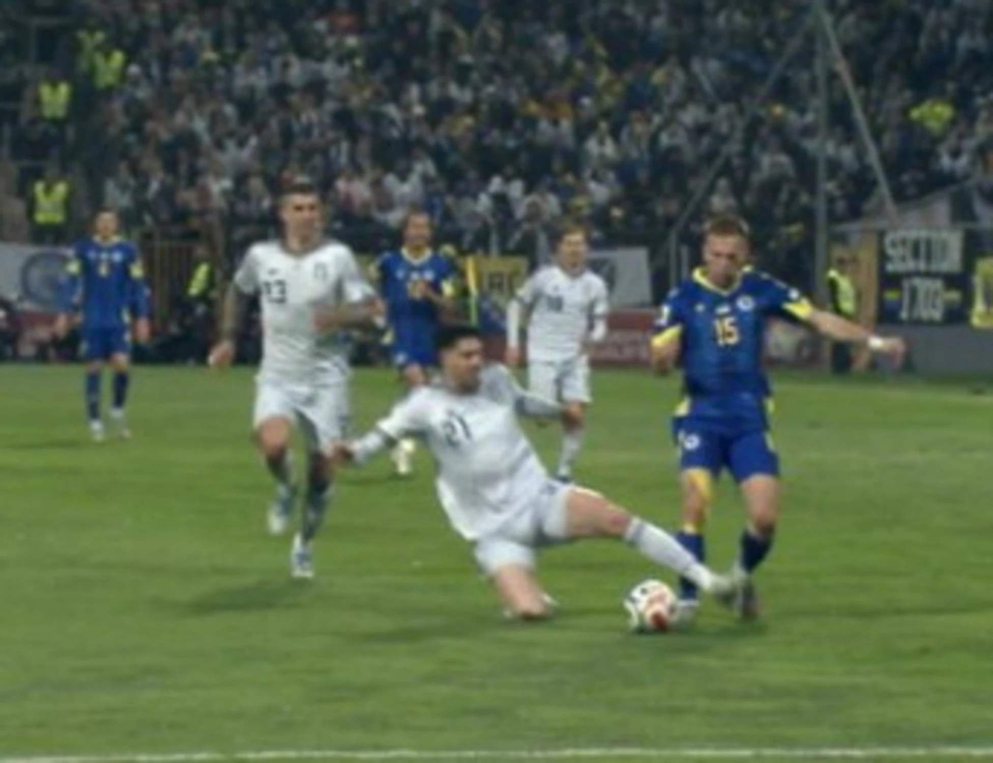 Bosnia-Italia, espulso Alessandro Bastoni: l'errore che può costare il Mondiale