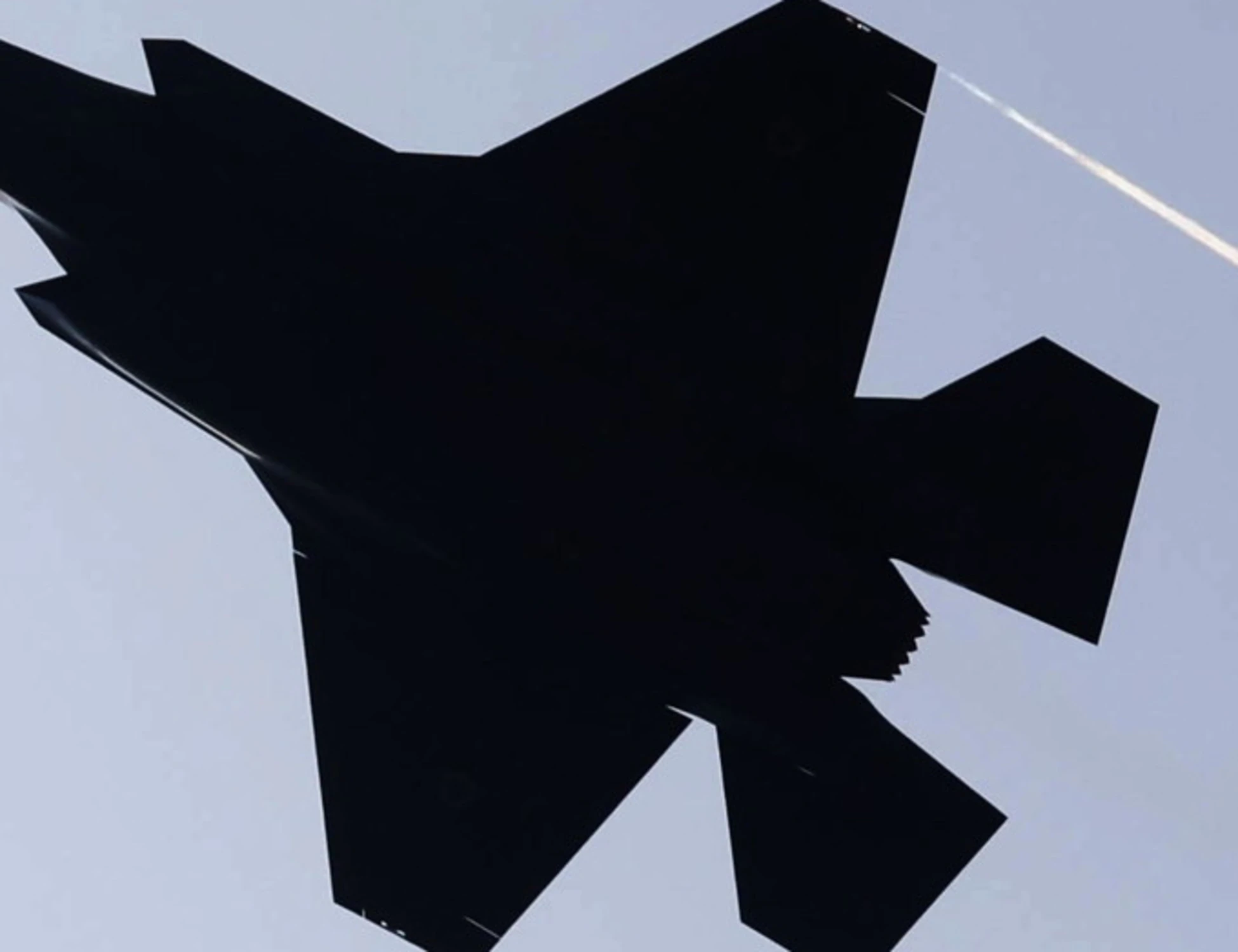 Iran, la guerra nel golfo: la giornata. Ammazzato il capo degli 007 dei pasdran. Braccio di ferro sulla tregua: cosa può accadere