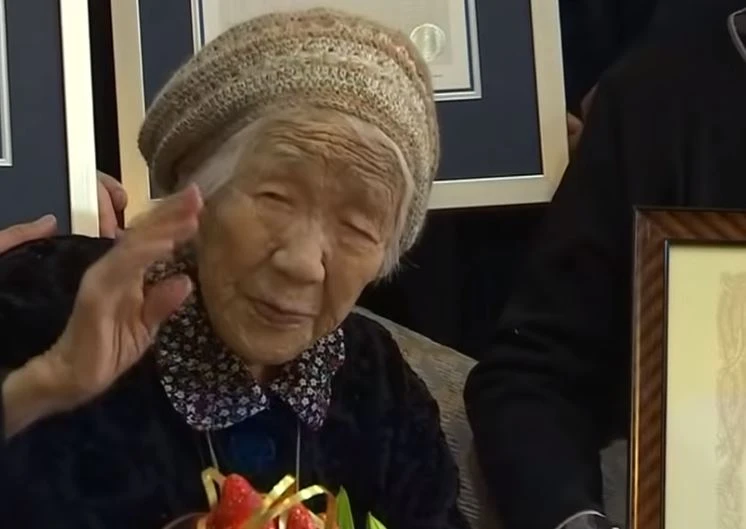 Kane Tanaka, giapponese di 117 anni: è la donna più anziana al mondo. Ecco cosa mangia tutti i giorni
