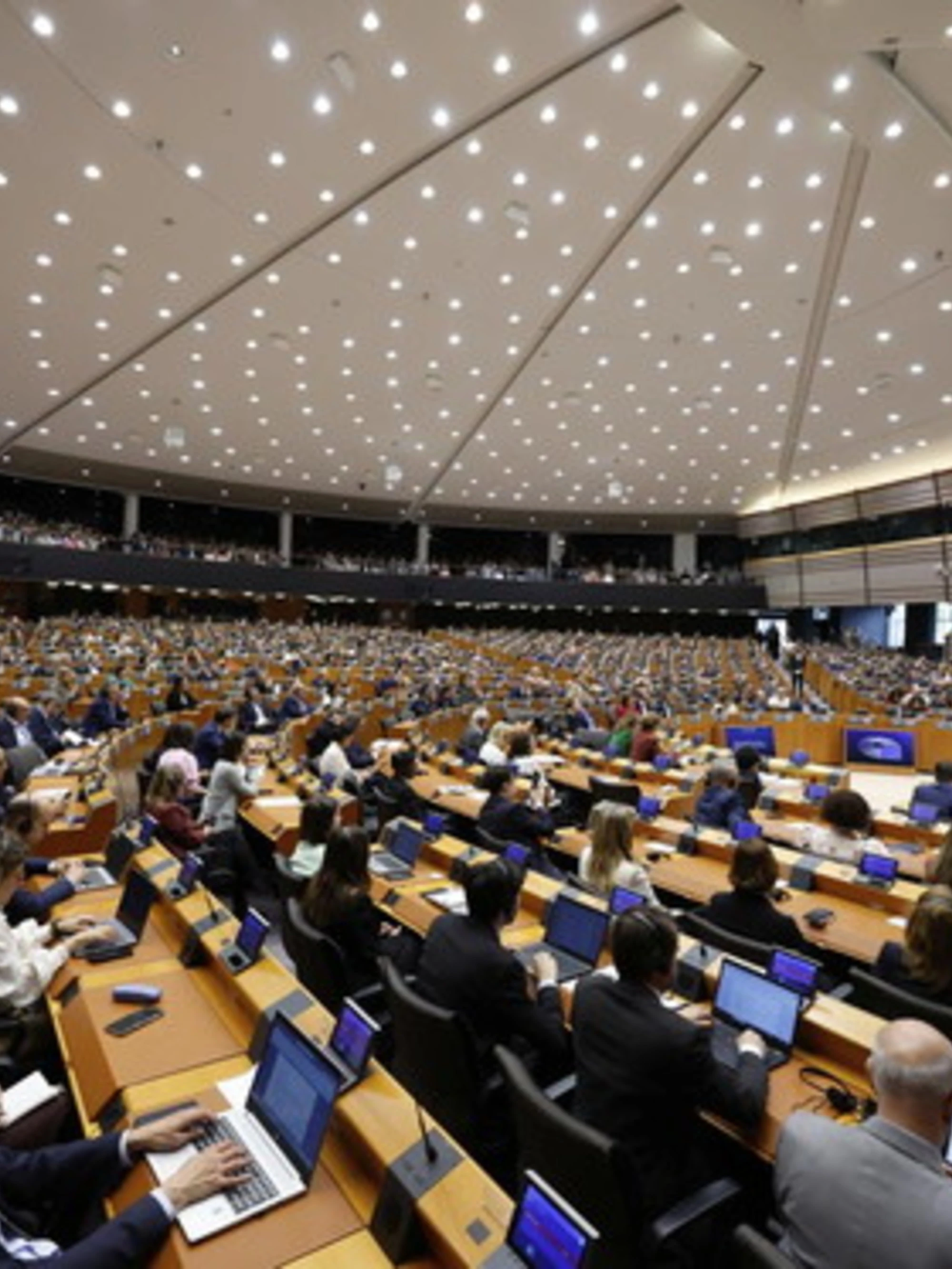 Ue, l'ultima follia: tassazione unica per scippare la sovranità ai governi