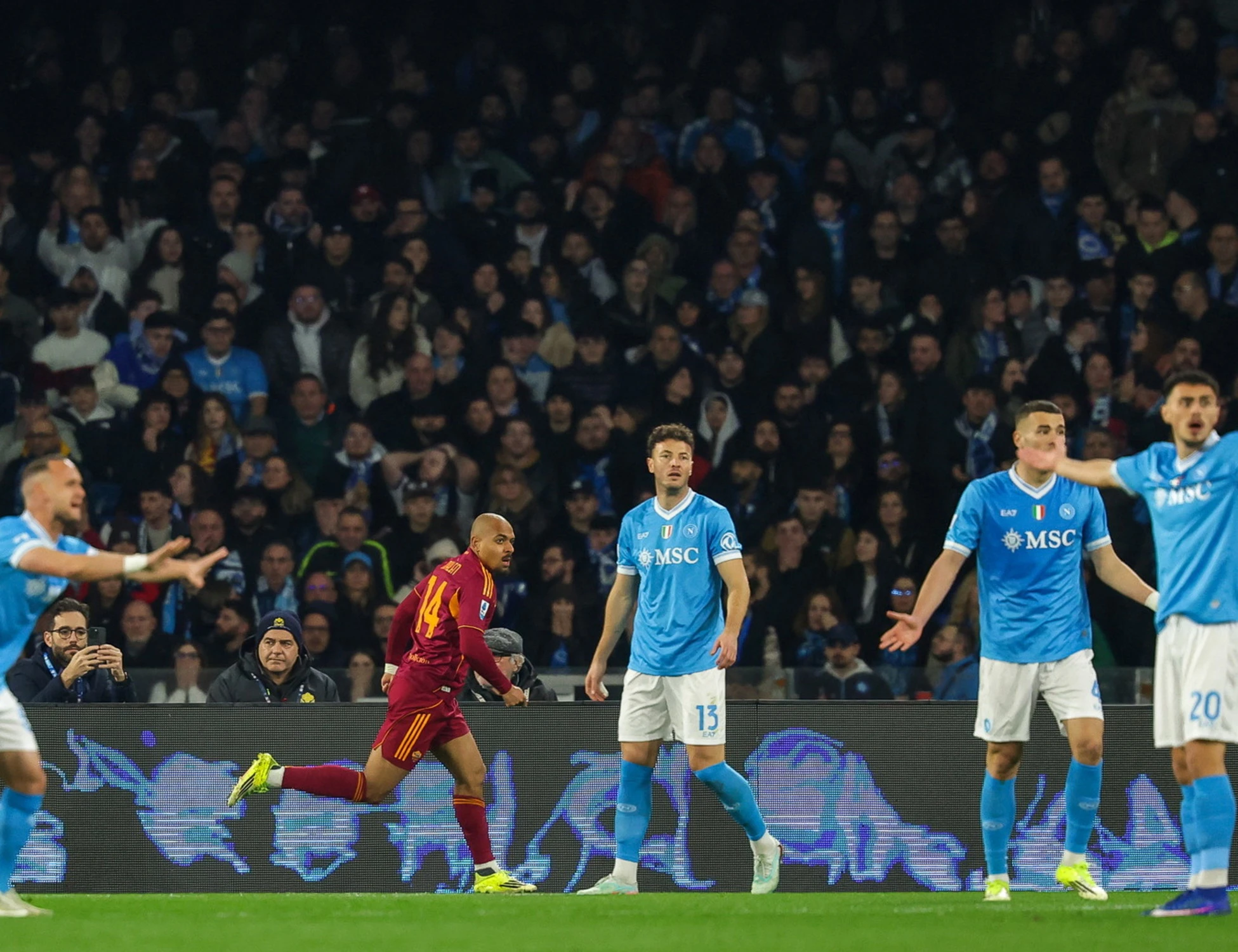 Napoli-Roma, match spettacolare: al Maradona finisce 2 a 2