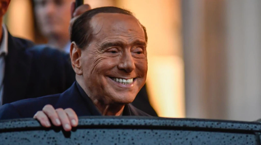 Berlusconi al vertice di centrodestra: un anno e mezzo dopo... panico alla Camera